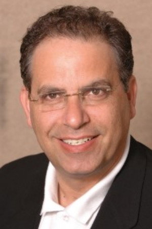 Nathan Dattner as Nahum in Hora 79