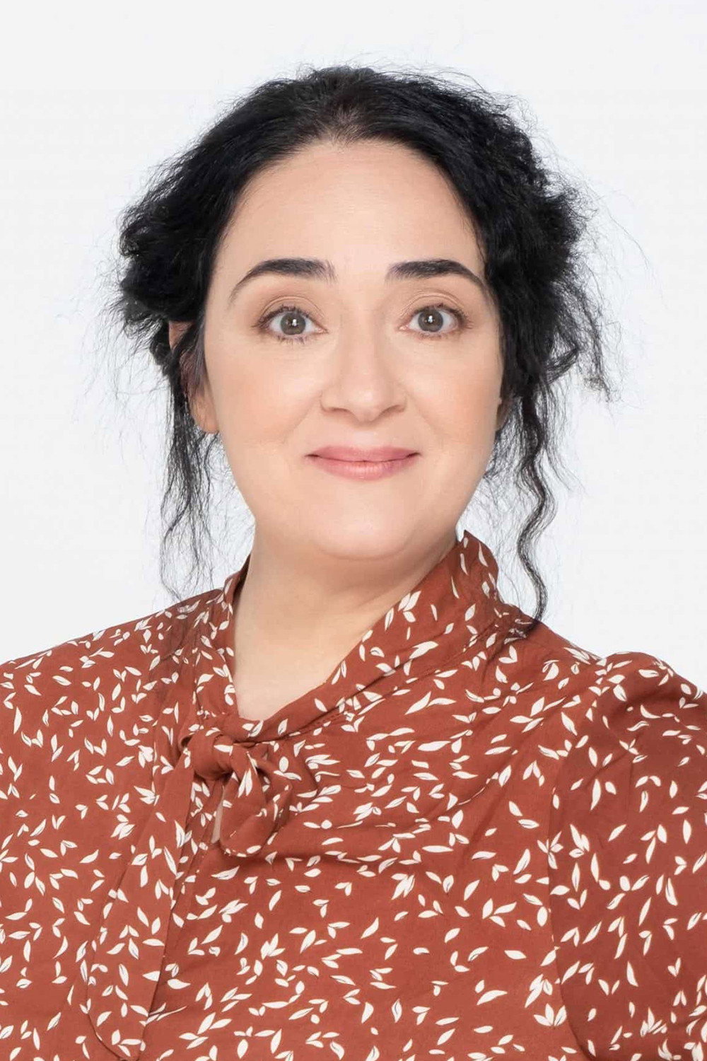 Ελένη Ουζουνίδου as Maria in Behind the Haystacks