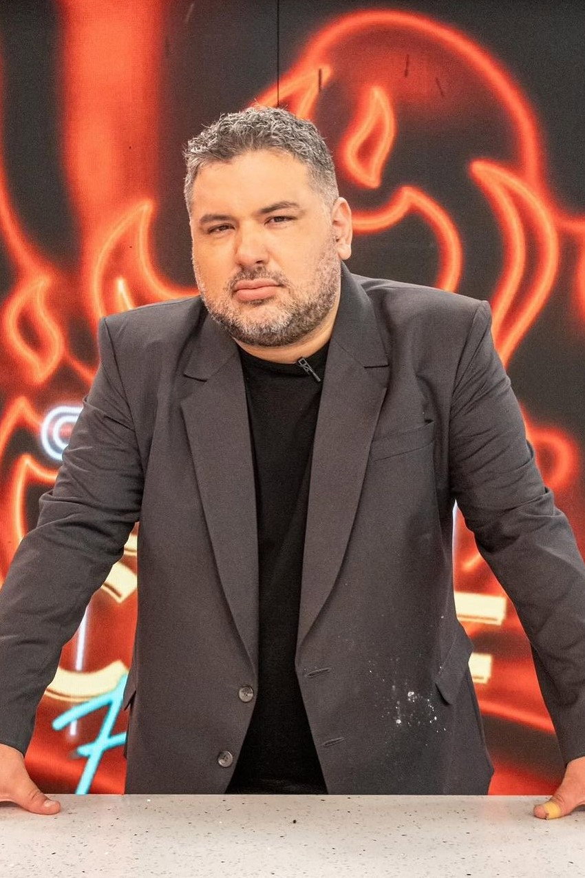 Javier Masías as Self/Judge in El Gran Chef Famosos