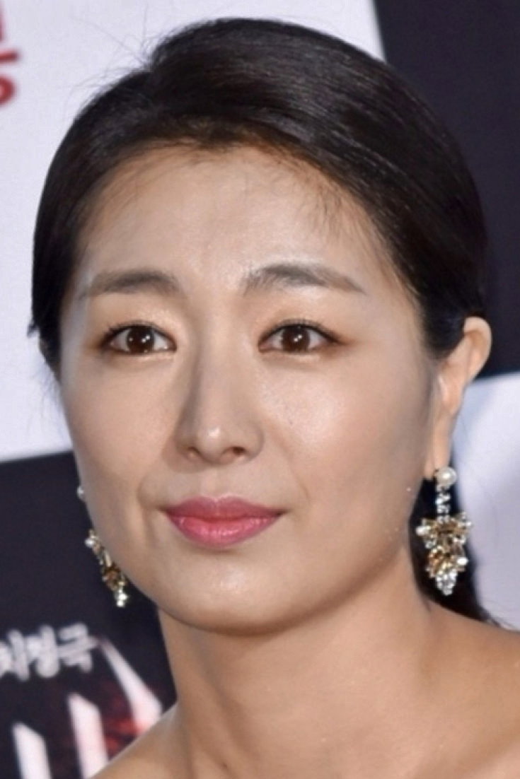 Yoon In-Jo as Lee Young-ae in My Lovely Boxer