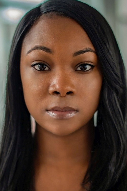 Ciarah Amaani as Chole Hines in Dangerously In Love