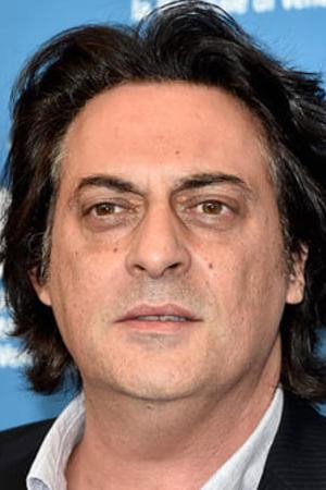 Maurizio Bologna as Fifi in Koza Nostra. Mom's Coming