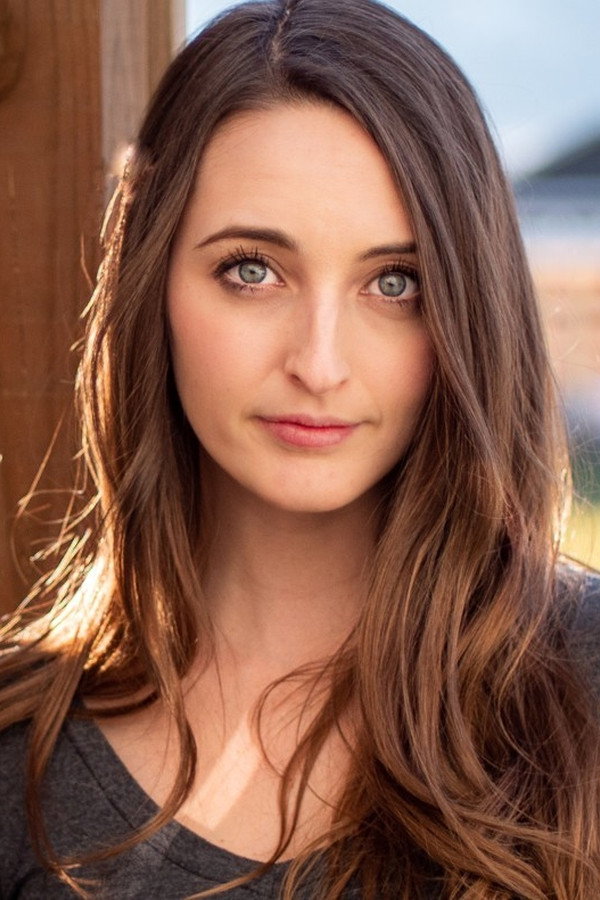 Zuzu Weingart as Macy in The Lookout