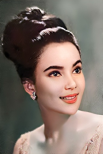 Amalia Fuentes as Flora in Bilanggong Birhen
