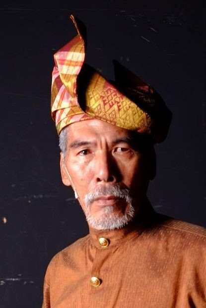 Roslan Salleh as Penghulu in Men Who Save the World
