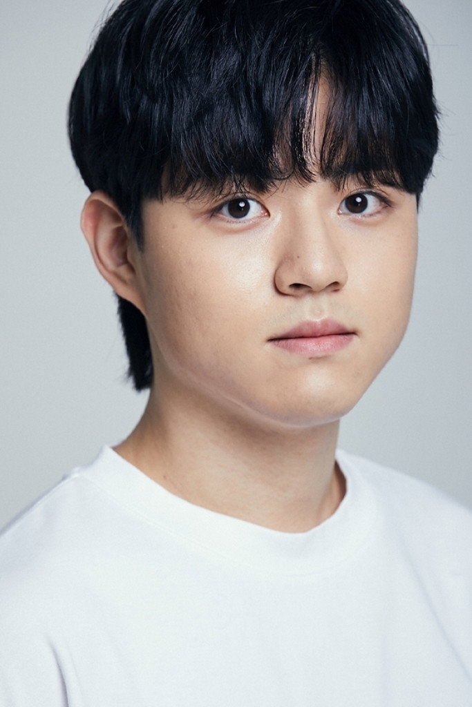 Kim Jin-sung as young Ho Jin in Happy Noodle