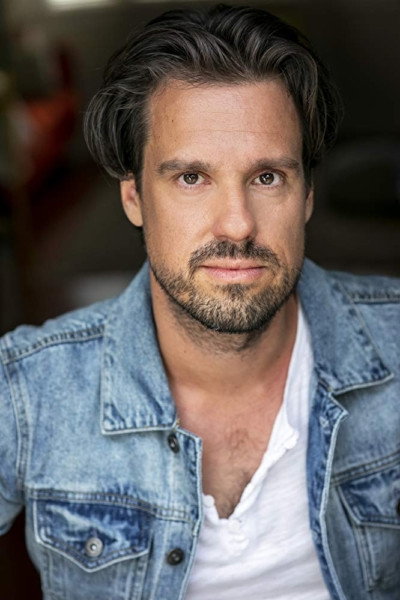 Robert Jozinović as Dr. Dražen Ričijaš in The Best Years