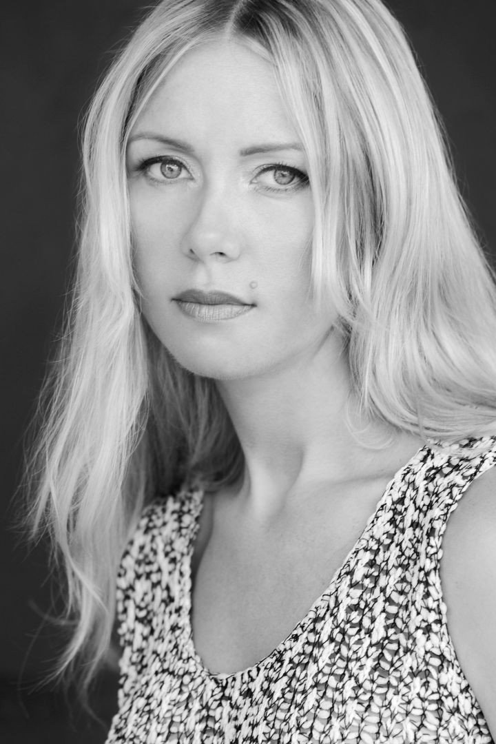 Яна Шивкова as Люба in Don't Leave Me, Lyubov
