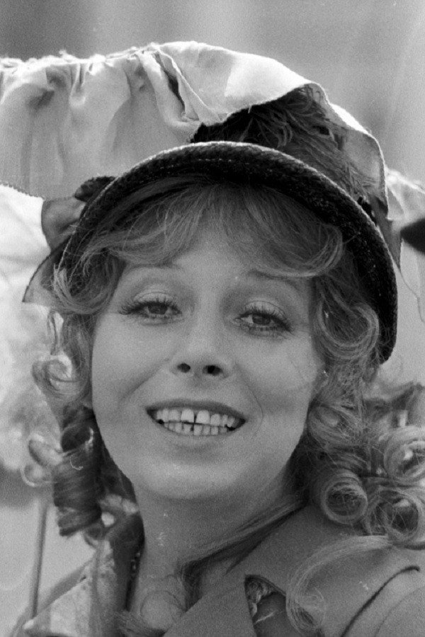 Barbara Wrzesińska as Joanna in Awards and Decorations