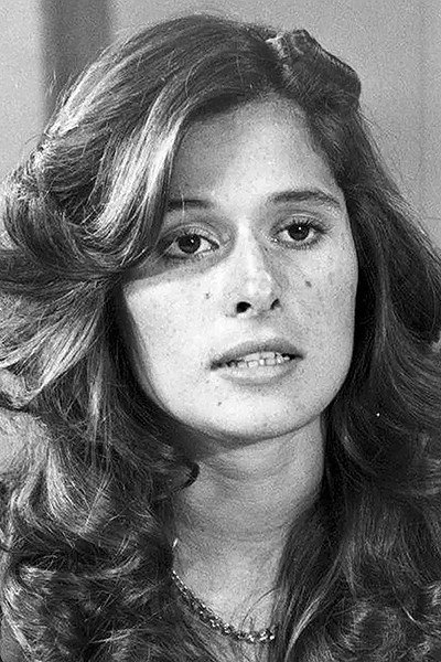 Thaís de Andrade as Isa in Sombras do Passado
