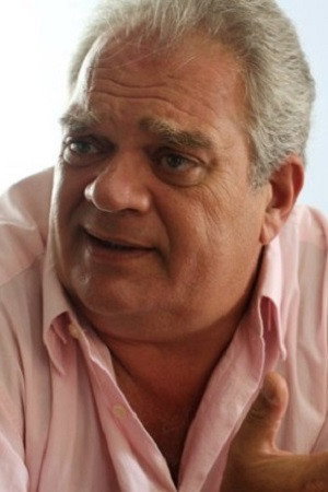 Zé Victor Castiel as Gaúcho in Estrada