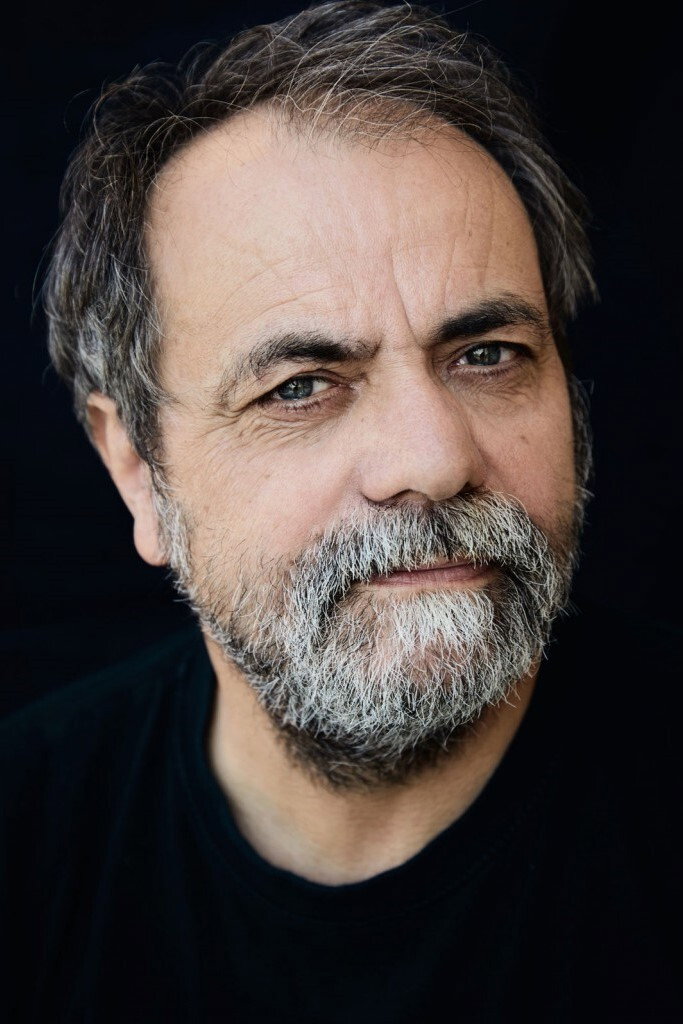 Matthias Brenner as Henning Müller in Viele Kühe und ein schwarzes Schaf