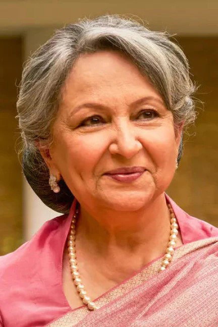 Sharmila Tagore as Nisha Mathur in 7 Saal Baad