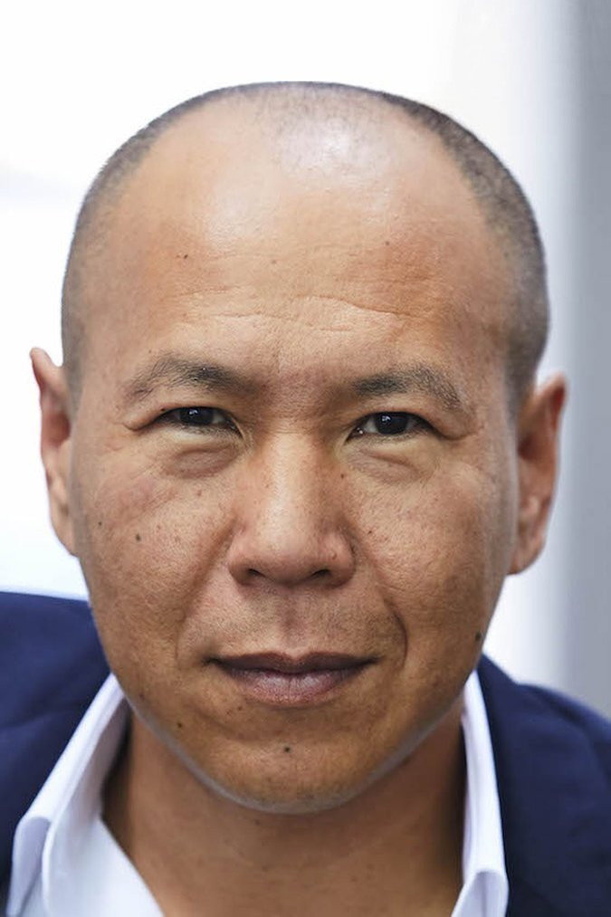 Nick Dong-Sik as Herr Lee in Ghosted