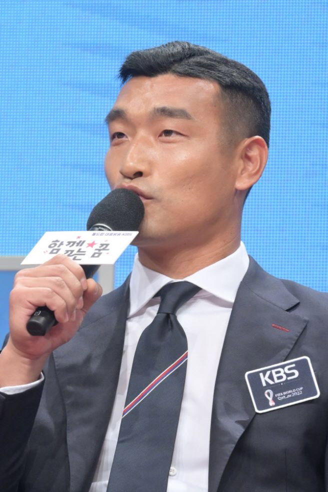 조원희 as Coach [FC Hwantasystar] in The Gentlemen's League