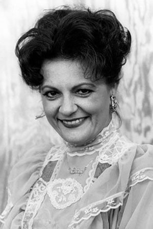 Jadeen Barbor as Betty Kupfer in Halloween III: Season of the Witch
