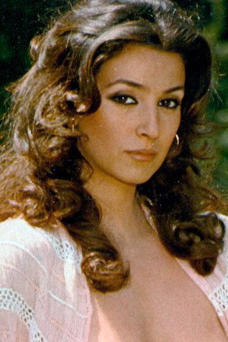 Paola Tedesco as Anna Merrill in Un ombra nell'ombra