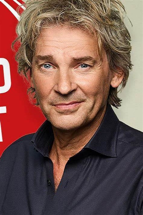 Matthijs van Nieuwkerk as Self - Host in De Wereld Draait Door