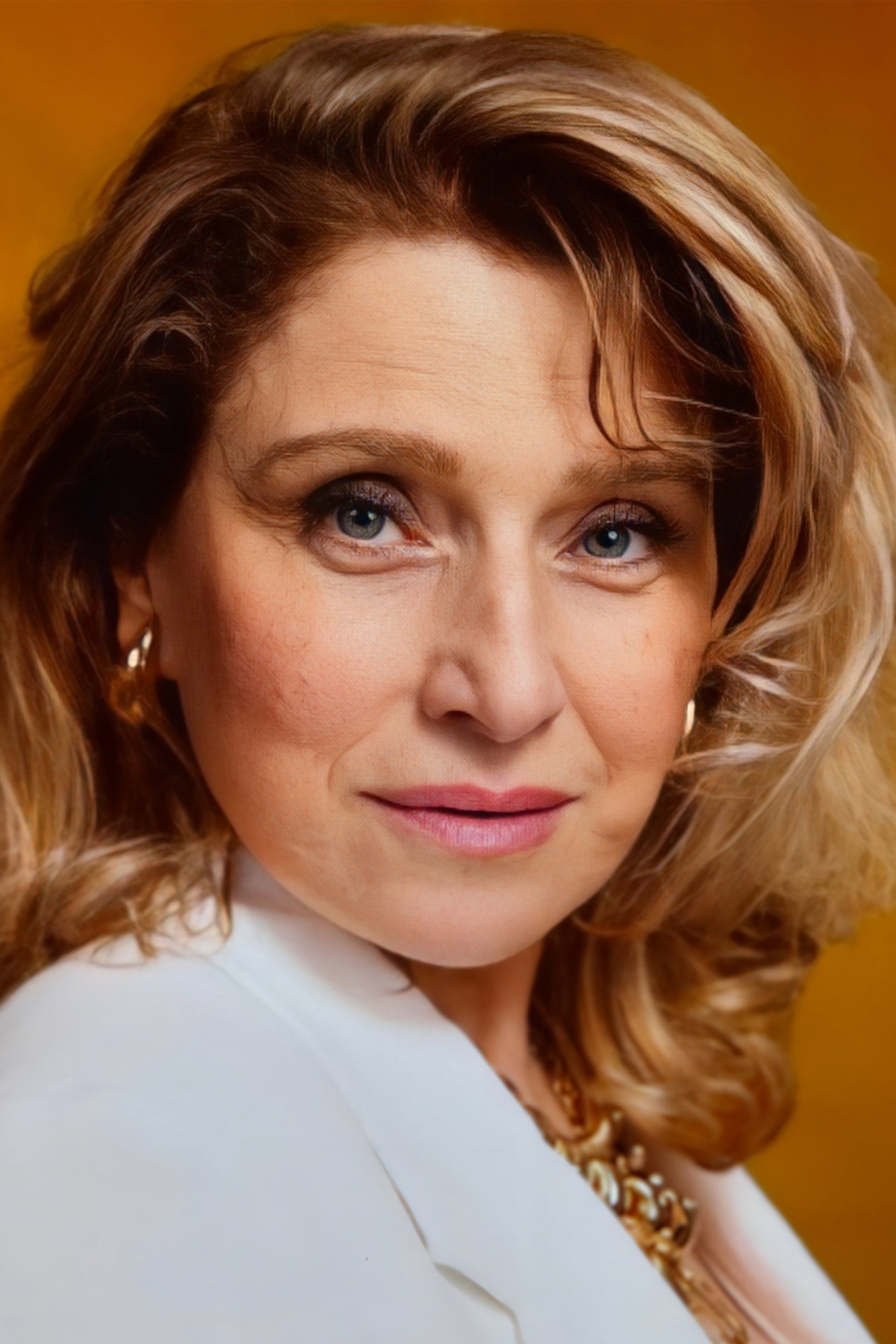 Liz Larsen as Didi in The Baltimorons