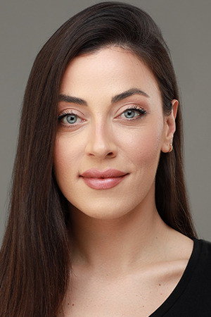 Dilara Büyükbayraktar as Melek in A Mother's Love