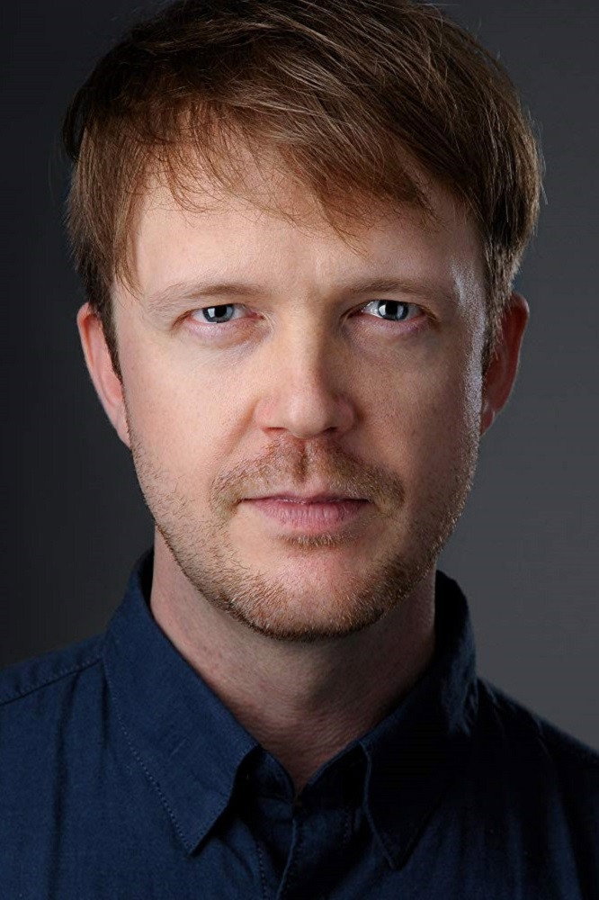 Arttu Kapulainen as Eskon isoveli Juhani in The Handcuff King