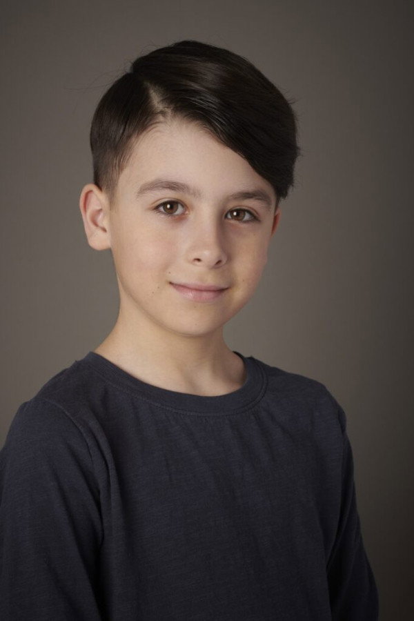 Athan Giazitzidis as Ari (voice) in Elinor Wonders Why