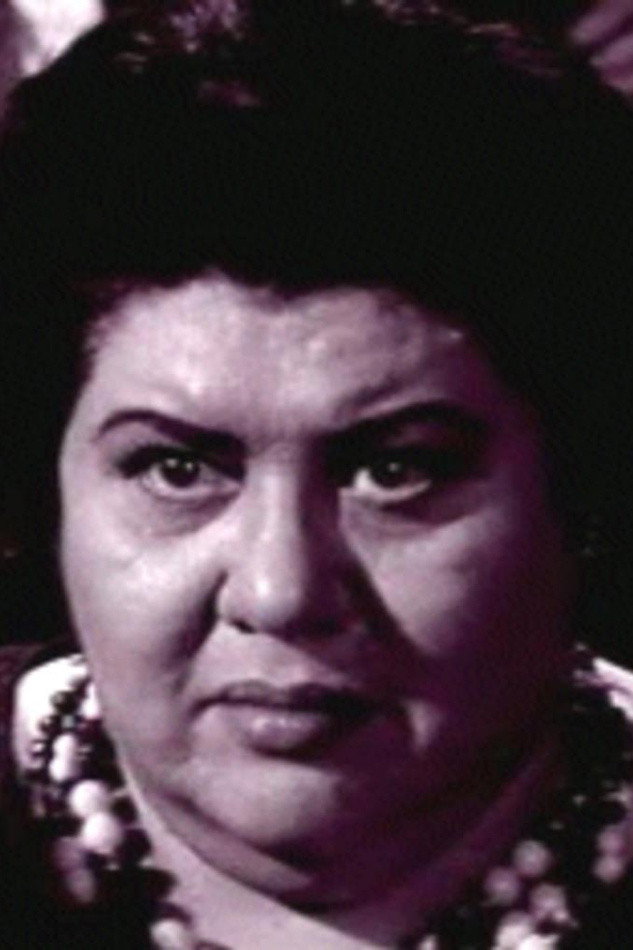 Jessie Robins as Lil in Up the Junction