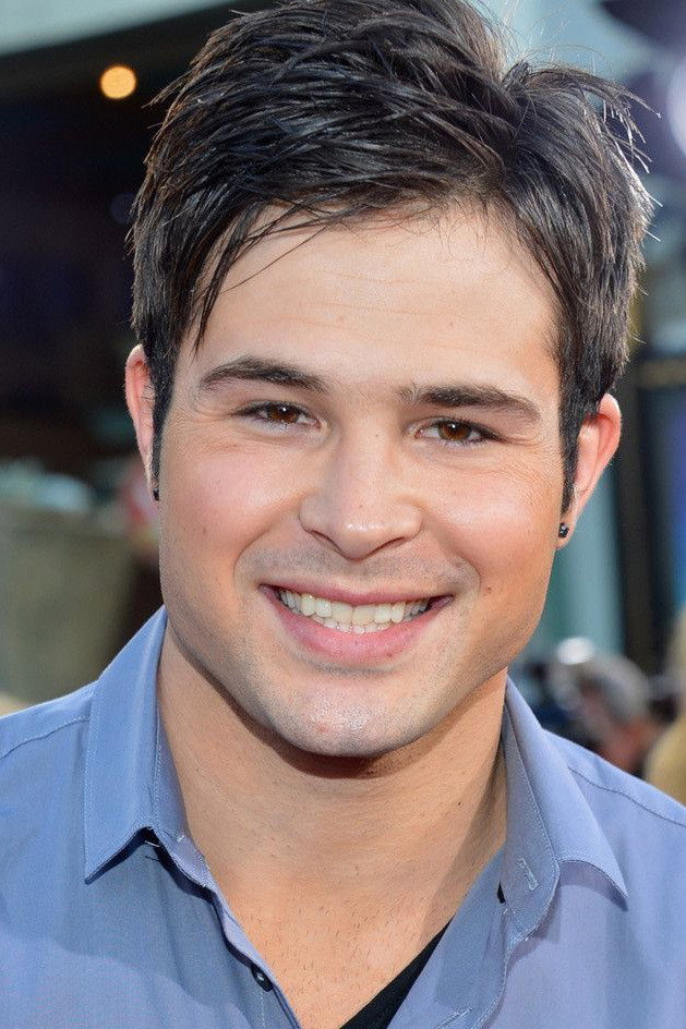 Cody Longo as Dave in Call My Agent!