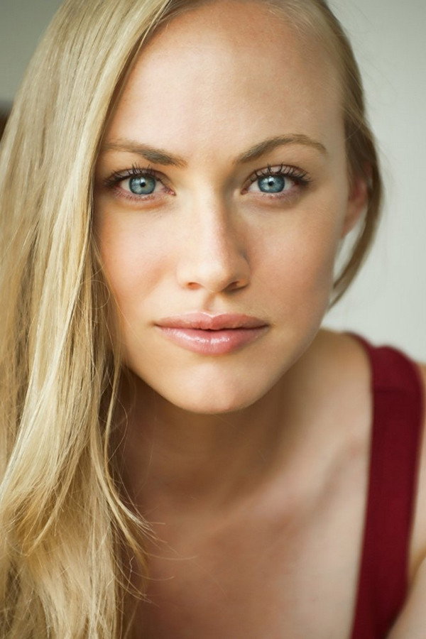 Kelsey Deanne as Tammi in Roadside Assistance