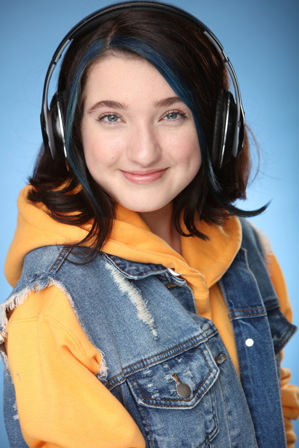 Nicole Moorea Sherman as Little Girl (voice) in The Queen's Corgi