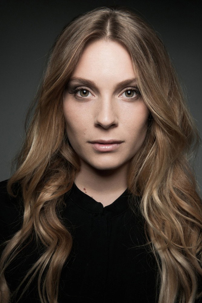 Aliette Opheim as Fatima Zukic in Caliphate