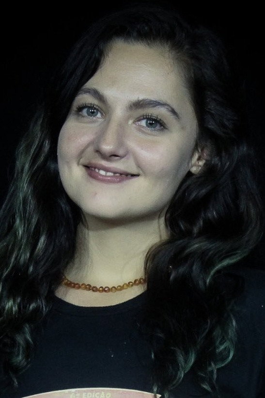 Letícia Rodrigues as Elfer in 1:33