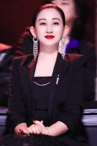 张丹露 as Cui Xin in Lost City in Snow Heaven
