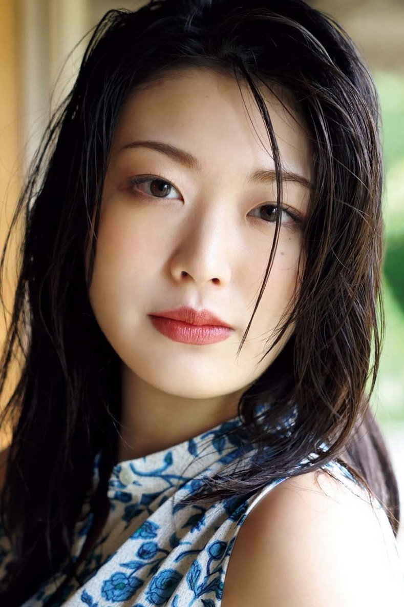 風吹ケイ as Yokozawa Satomi in Shape of My Heart
