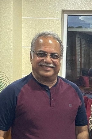 Kottayam Ramesh as Priest in Kanimangalam Kovilakam
