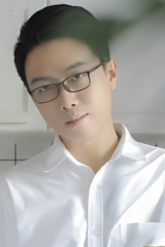 陈思宇 as Jiulao (voice) in The Legend of Hei