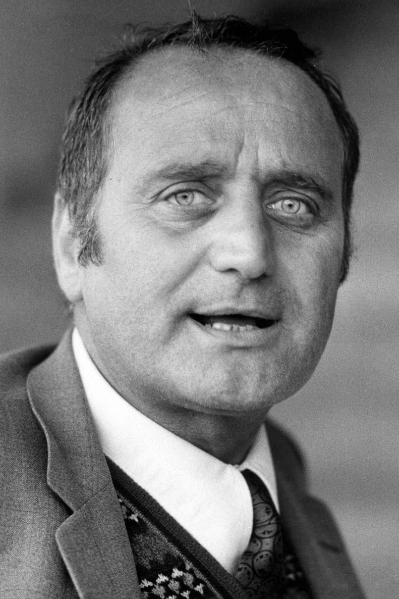 Renato De Carmine as Il preside in Olga e i suoi figli