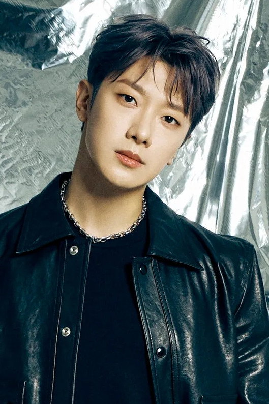 최민환 as Min Joon in Hot and Sweet