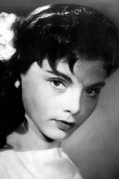 Mira Nikolić as Mlada majka in H-8...