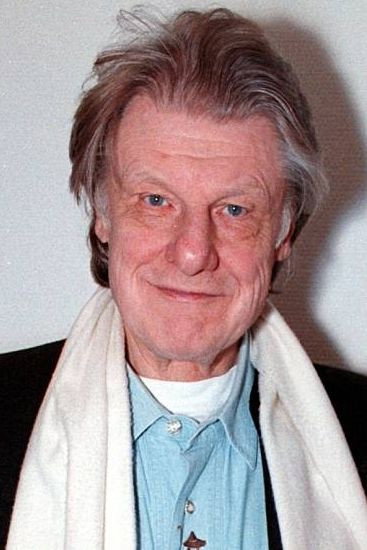 Herbert Bötticher as Dickinson in Flieger Ross