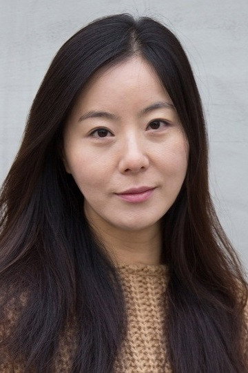 최유송 as Seo-in in On White Wind Wall