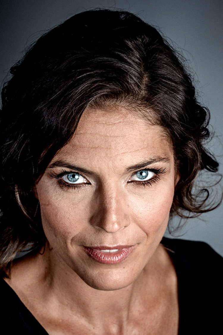 Joke Devynck as Evelien Bax in Morten
