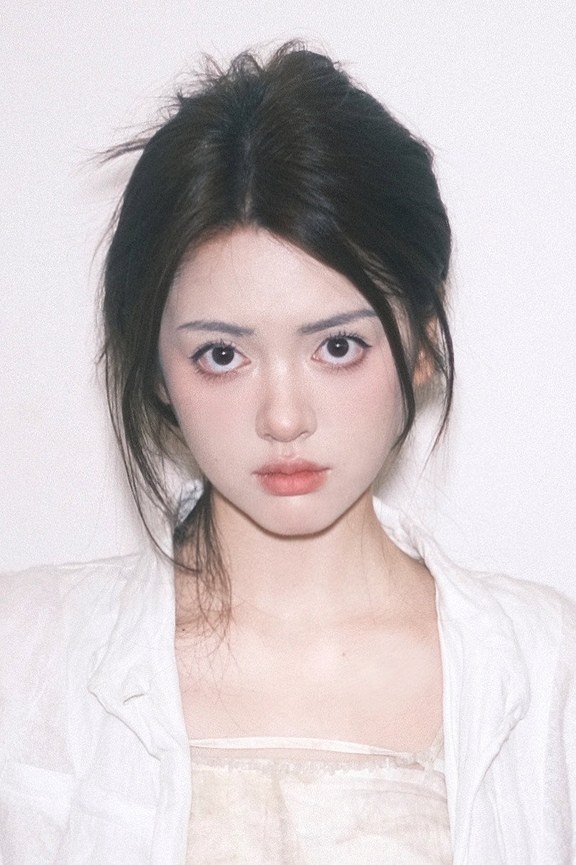 胡艺严 as Gao Qiuyan in You Are My Fateful Love