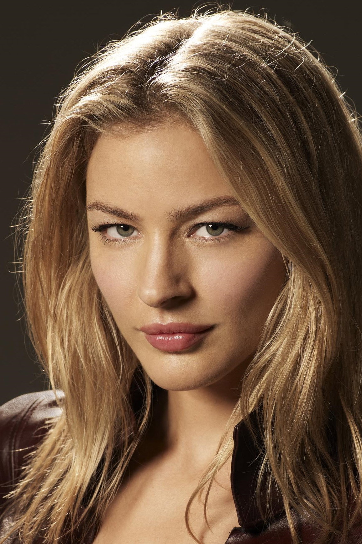 Tabrett Bethell as Cara Mason in Legend of the Seeker