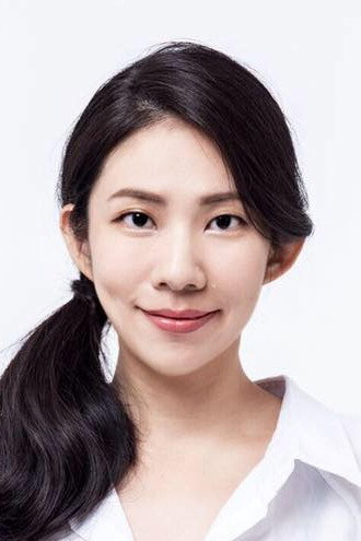 黃紹雯 as Qi Mom in Where We Sit Together