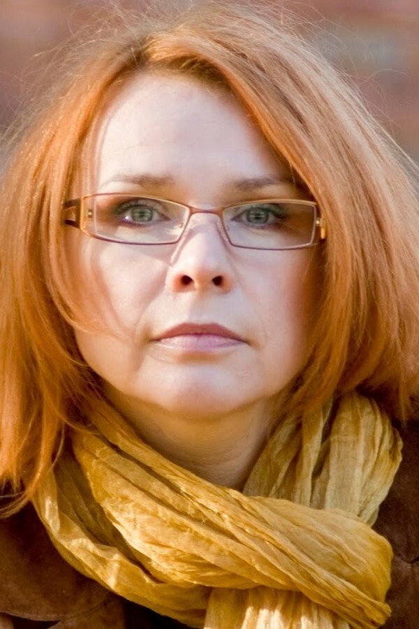 Ilona Kucińska as asystentka Gracza in Gracze