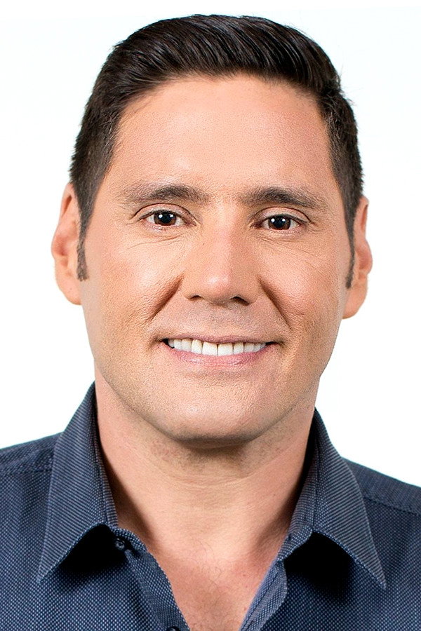 Francisco Saavedra as Self - Host in Socios de la parrilla