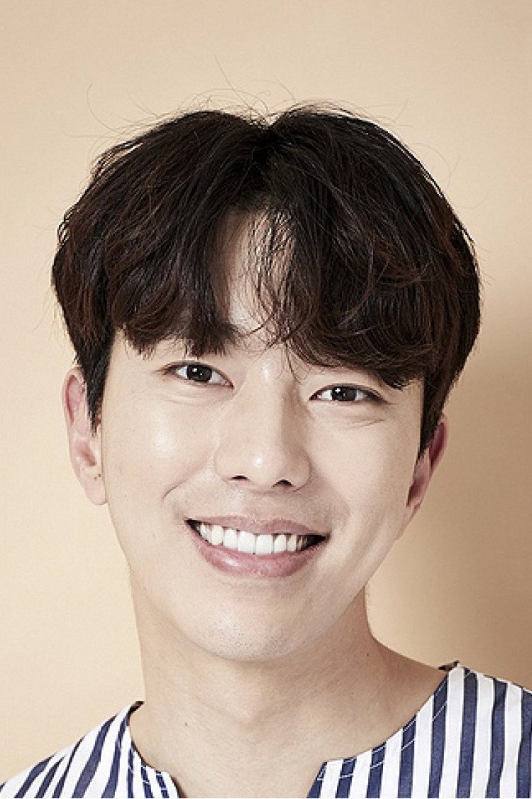 윤현민 as Self in The Racket Boys