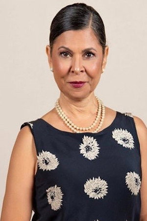 Salwa Mohamed Ali as Sawsan in Apartment Works