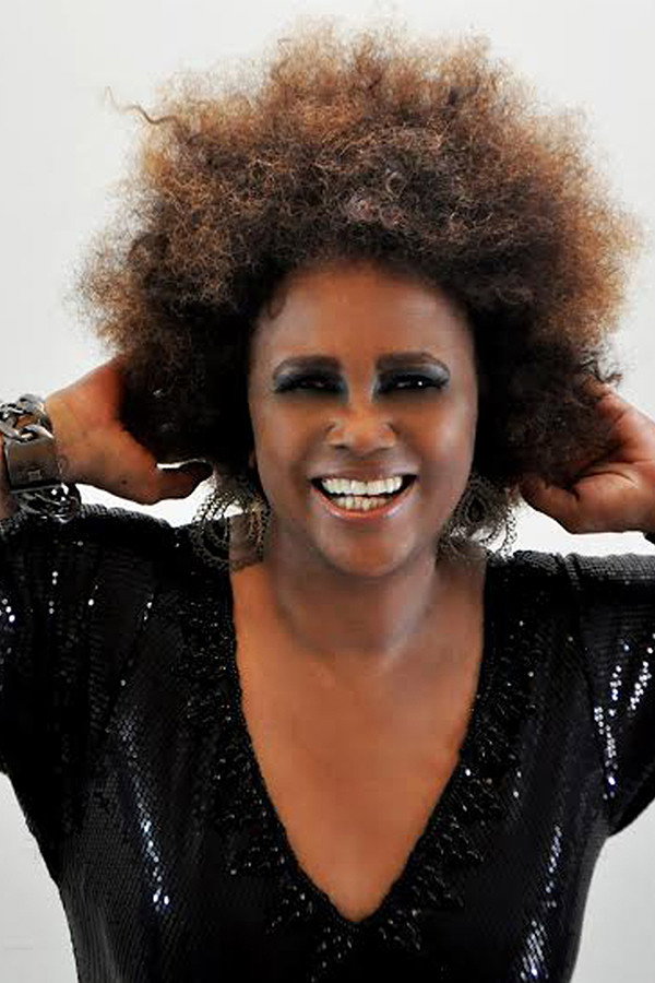 Sandra de Sá as Zuleika in Barraco de Família